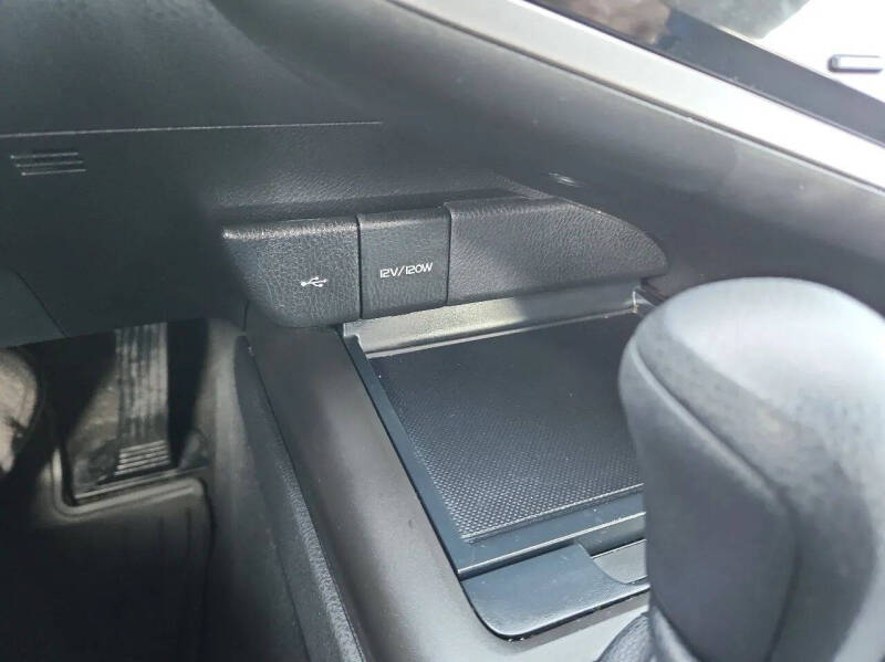 2021 Toyota Camry Hybrid LE