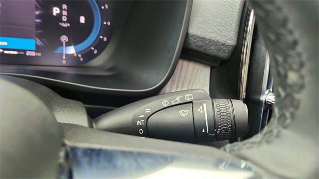 2024 Volvo XC40 B5 Plus Dark Theme