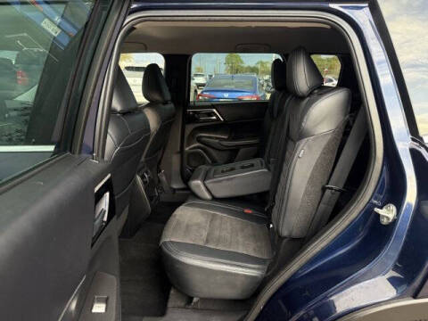 2023 Mitsubishi Outlander SE