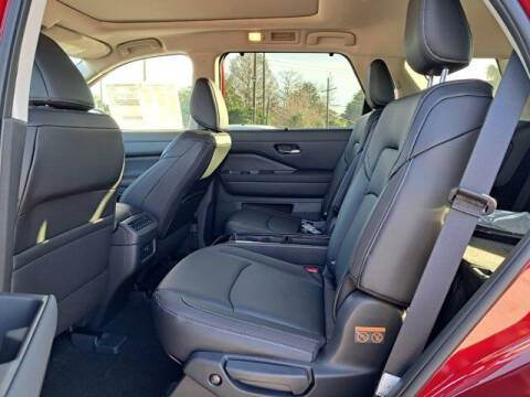 2024 Nissan Pathfinder SL