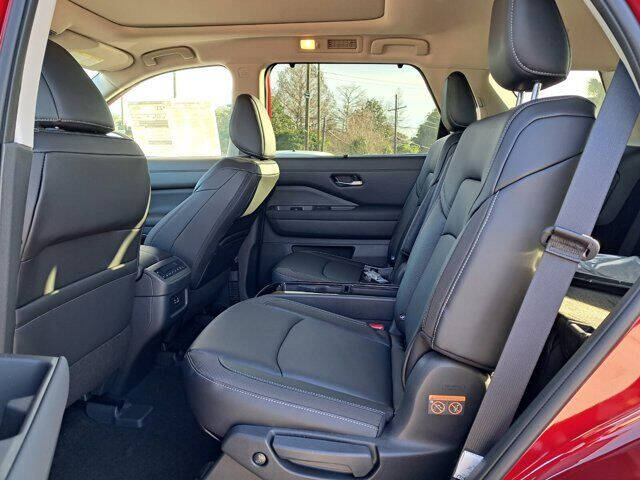 2024 Nissan Pathfinder SL