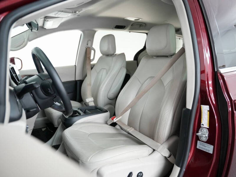 2017 Chrysler Pacifica Touring-L