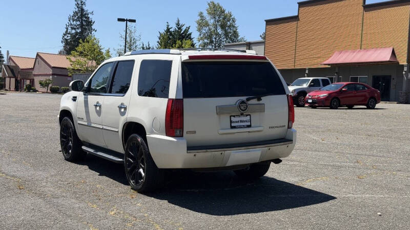 2011 Cadillac Escalade Luxury