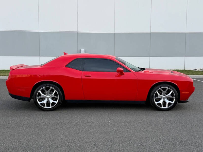 2016 Dodge Challenger SXT Plus