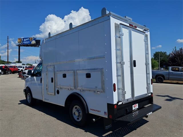 2025 Chevrolet Express 3500