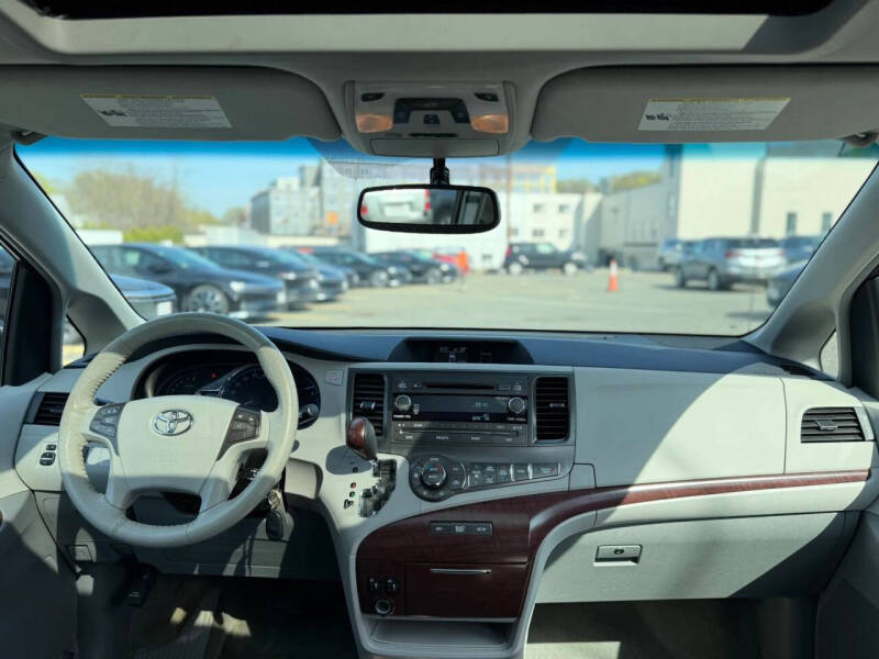 2012 Toyota Sienna