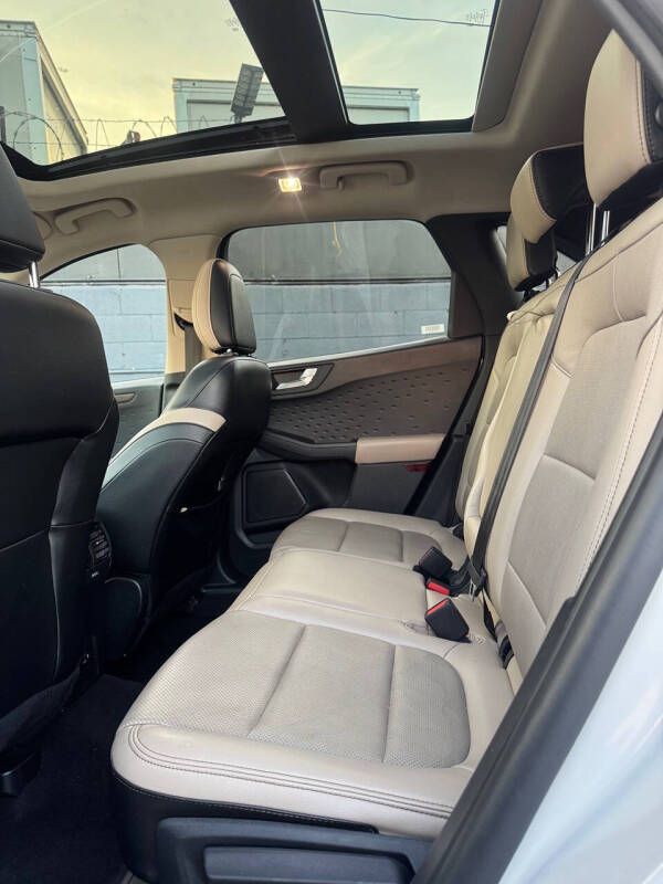 2020 Ford Escape Titanium