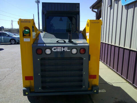 2016 GEHL R220