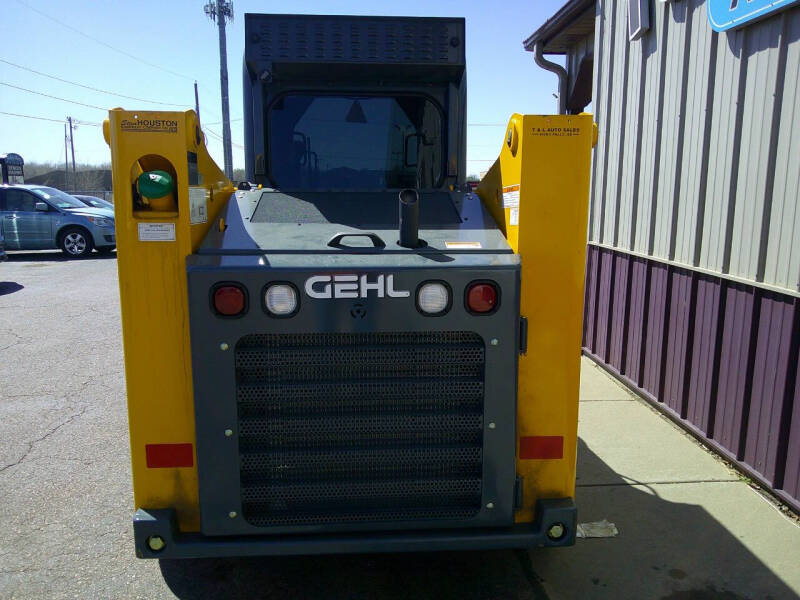 2016 GEHL R220