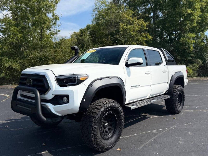 2022 Toyota Tacoma SR5's photo