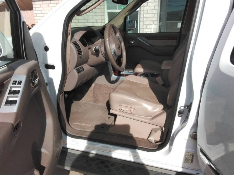 2012 Nissan Pathfinder LE