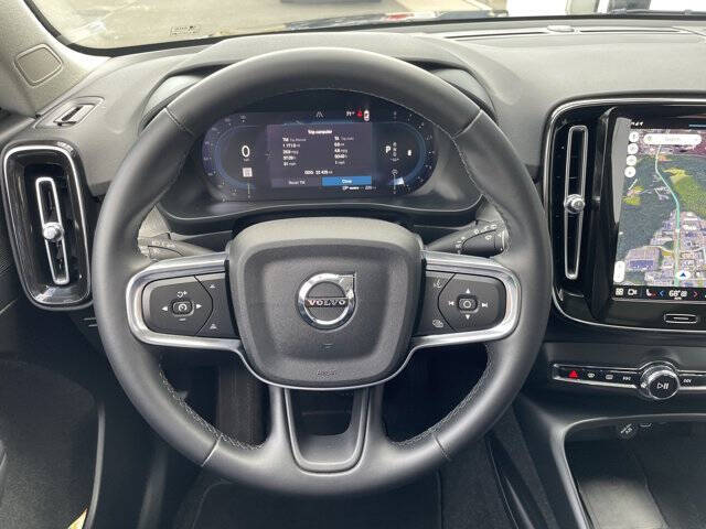2025 Volvo XC40 B5 Plus Bright Theme