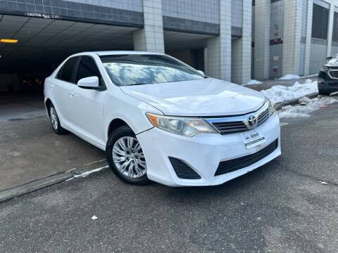 2013 Toyota Camry for sale at Illinois Auto Sales in Paterson NJ