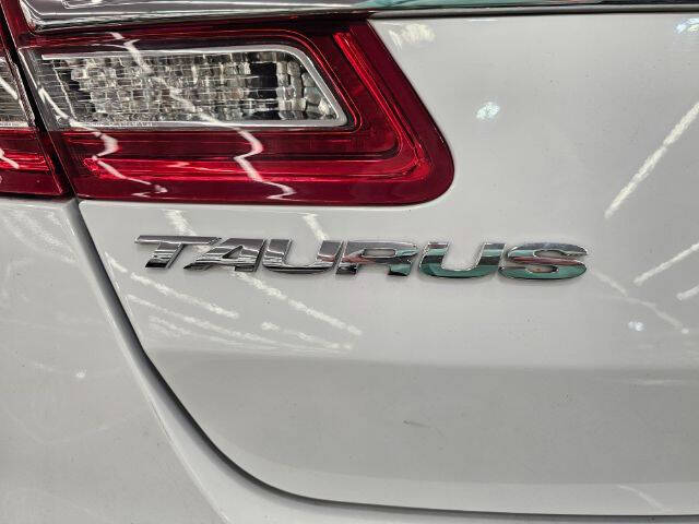 2017 Ford Taurus SEL