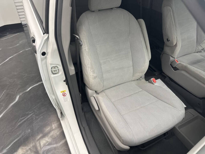 2019 Toyota Sienna L 7-Passenger