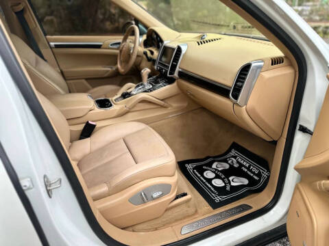 2014 Porsche Cayenne Platinum