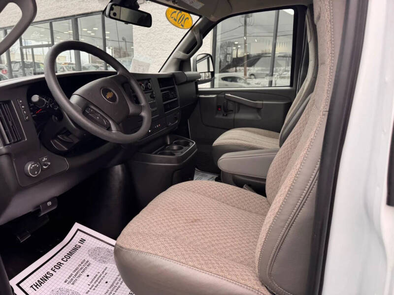 2025 Chevrolet Express 2500