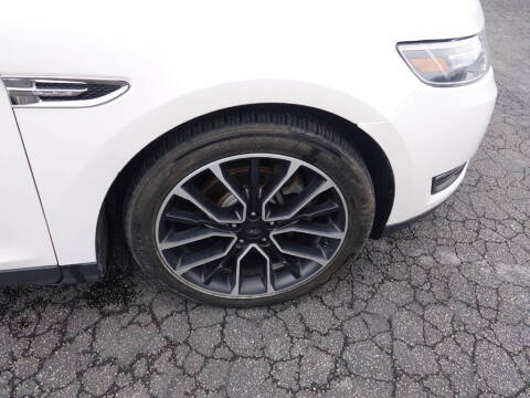 2017 Ford Taurus SEL