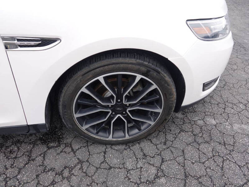 2017 Ford Taurus SEL