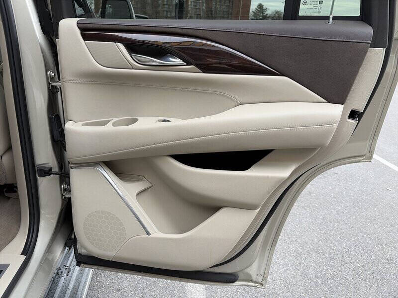 2015 Cadillac Escalade Luxury