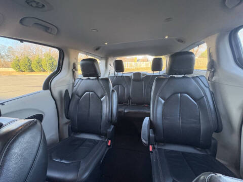 2017 Chrysler Pacifica Touring-L