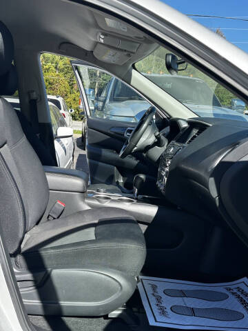 2018 Nissan Pathfinder SV