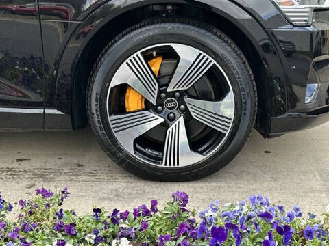 2022 Audi e-tron quattro Premium Plus