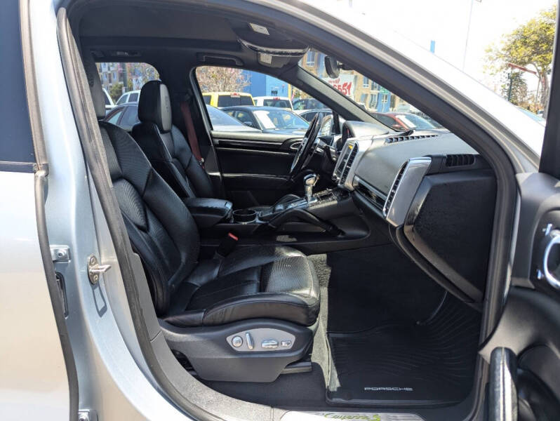 2017 Porsche Cayenne S E-Hybrid Platinum Edition