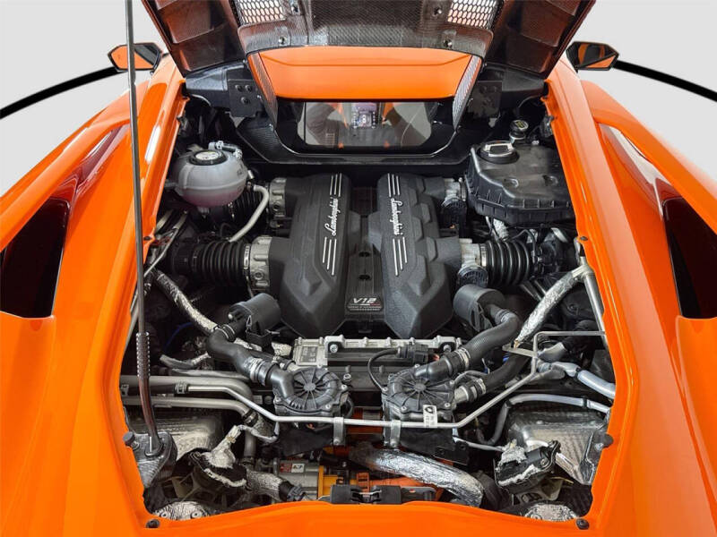 2024 Lamborghini Revuelto