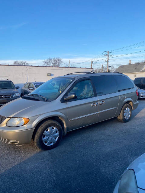 2005 Chrysler Town and Country for sale at Endless auto in Blue Island, IL