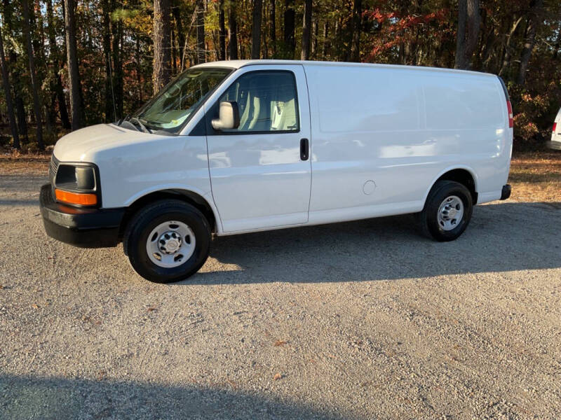 2011 Chevrolet Express Cargo null photo 2