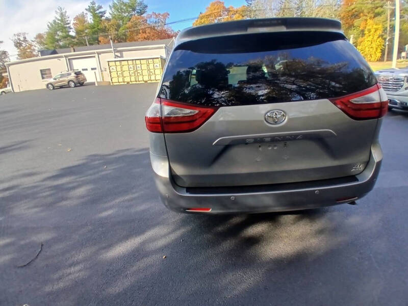 2017 Toyota Sienna XLE 7-Passenger