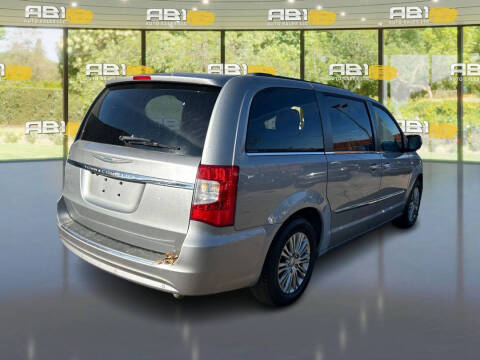 2015 Chrysler Town and Country Touring-L