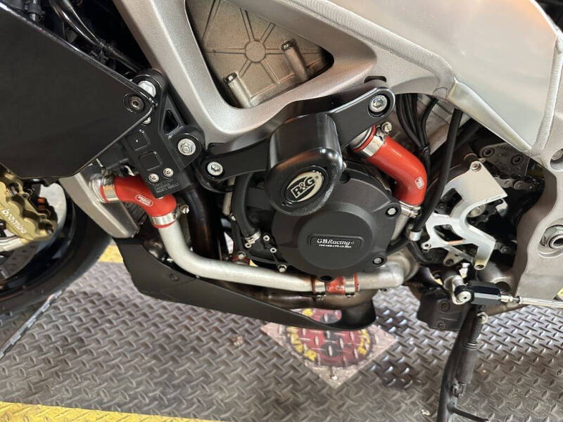 2012 Aprilia Tuono V4 R