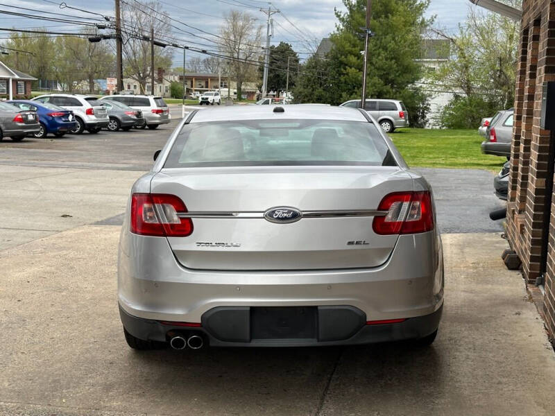 2011 Ford Taurus SEL
