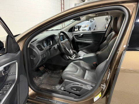 2016 Volvo V60 Cross Country T5