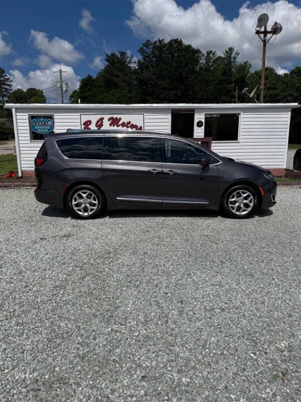 2017 Chrysler Pacifica Touring-L Plus