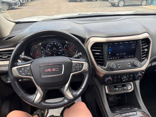 2022 GMC Acadia Denali