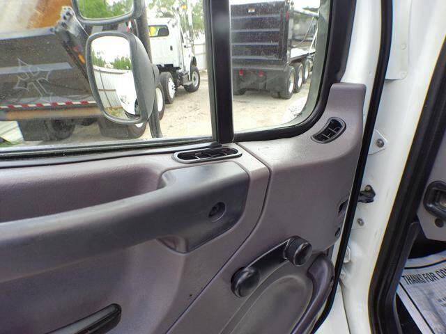 2015 Freightliner M2 106