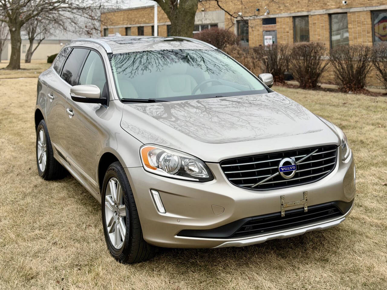 Gold 2016 Volvo XC60 T6 Drive-E AWD T6 Drive-E 4dr SUV 1