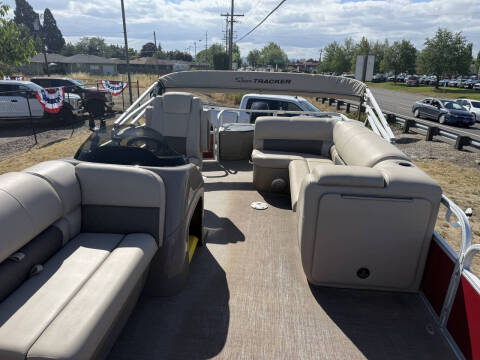 2021 Sun Tracker 20 DLX
