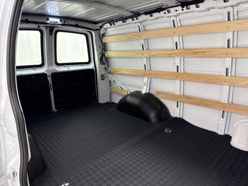 2024 Chevrolet Express 2500