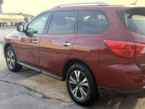 2017 Nissan Pathfinder SV