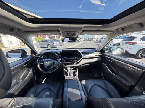 2023 Toyota Highlander Hybrid Platinum