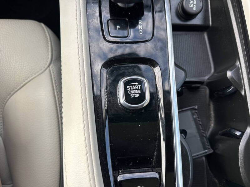 2023 Volvo XC90 B5 Core