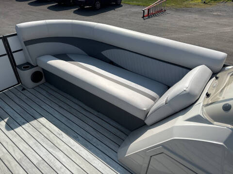 2017 Crest II 230 SLC