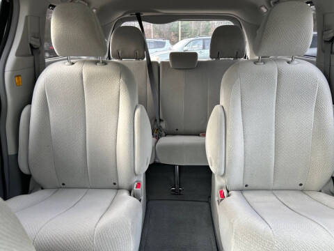 2011 Toyota Sienna LE 7-Passenger