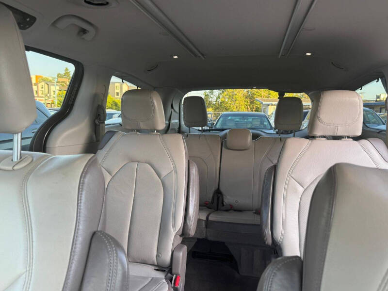 2018 Chrysler Pacifica Touring L