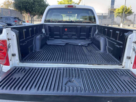 2005 Dodge Dakota ST