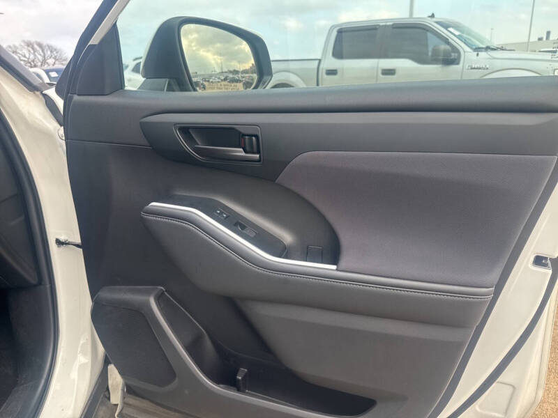 2022 Toyota Highlander L